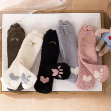 Для женщин милые носки без пятки 3D Ушастый с вышивкой кота с когтями в виде сердца; теплые зимние тапочки на мягкой коралловые флисовые Носки-тапочки; кровать носки, подарок на Рождество