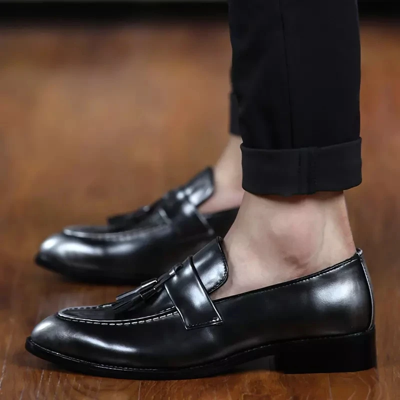 Men Dress Shoes Autumn New Slip On Patent Leather Bright Fringe Male Loafers Pointed Toe Flats Large Size Soft Luxury Mens Shoes