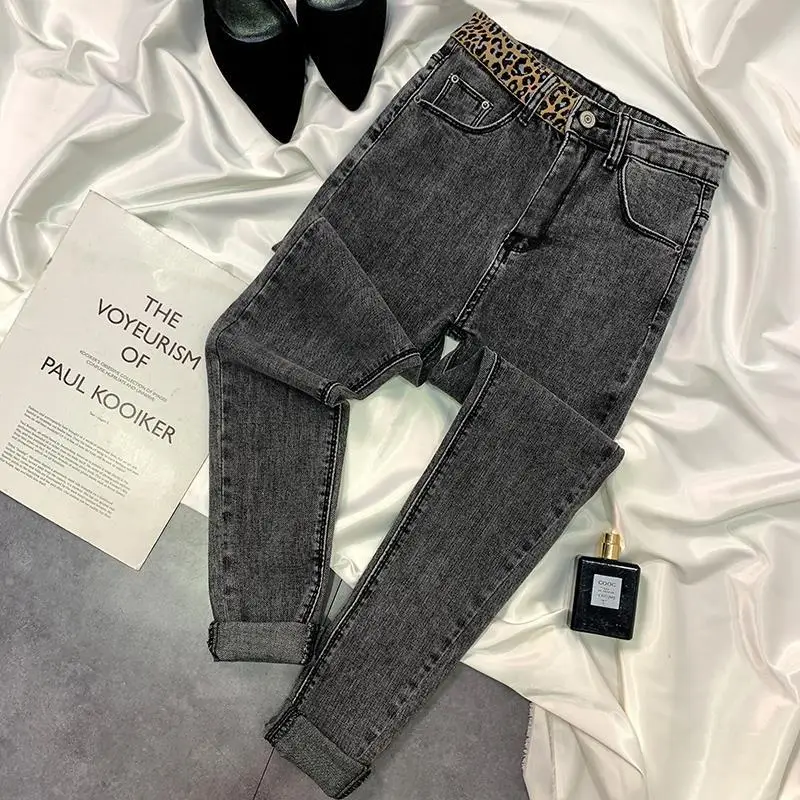 

New twill cigarette-grey jeans, slim waist, tight little leggings, red leopard print on instagram