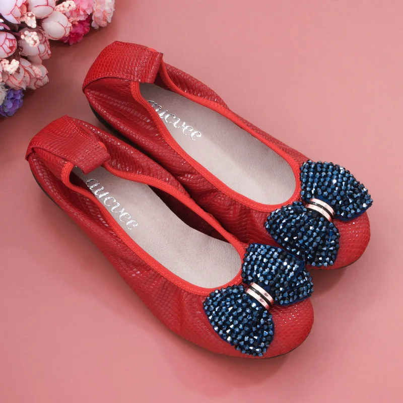 Классические женские лоферы с бусинами; сезон весна-лето; женские балетки на плоской подошве; женская повседневная обувь без застежки из натуральной кожи - Цвет: RED Blue Bow V06