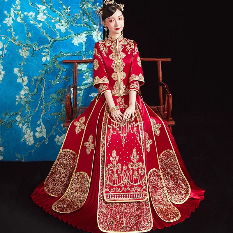 

Traditional High Quality Embroidery Rhinestone Bride Groom Wedding Dress Retro Chinese Refined Stylish Marry Cheongsam