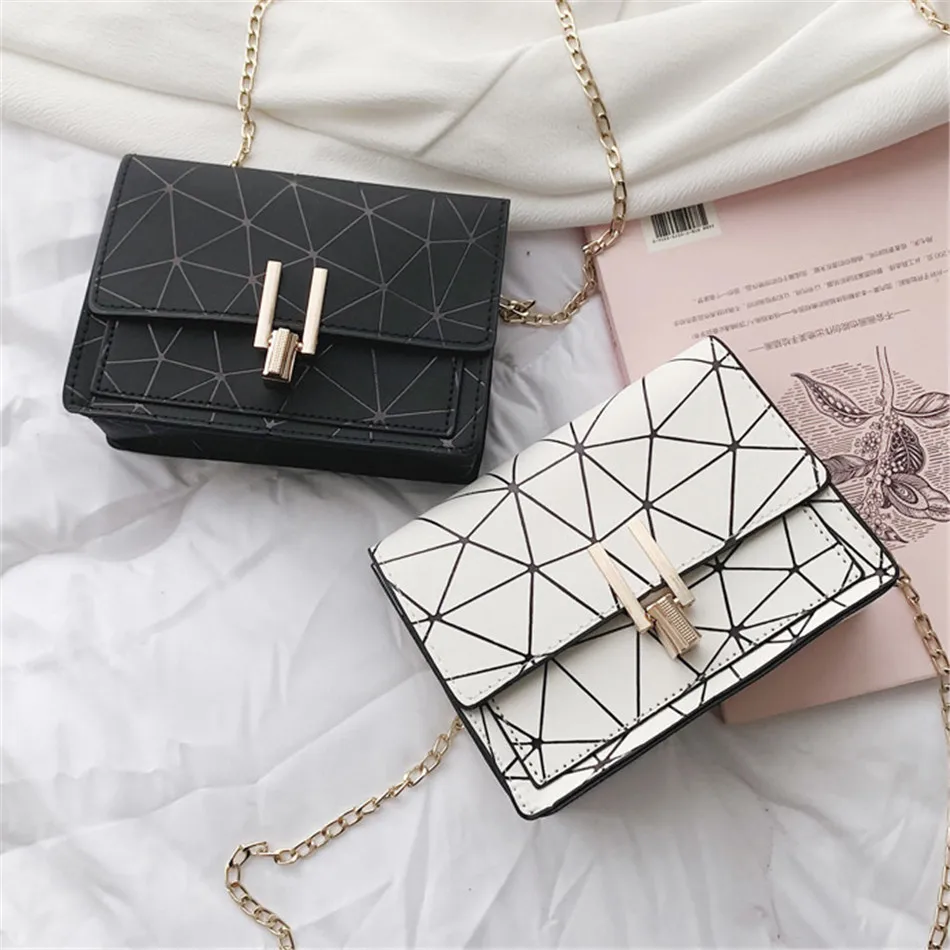 

Women Shoulder Bags 2020 summer new Korean version of the Messenger bag handbag chain wild crack printing wild shoulder bag