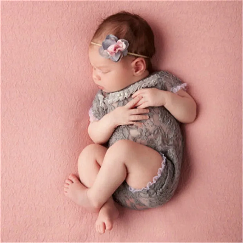 Реквизит для фотосессии новорожденных; кружевной комбинезон для маленьких девочек; детская одежда с принтом стрельбы; белый и черный комбинезон с v-образным вырезом и открытой спиной