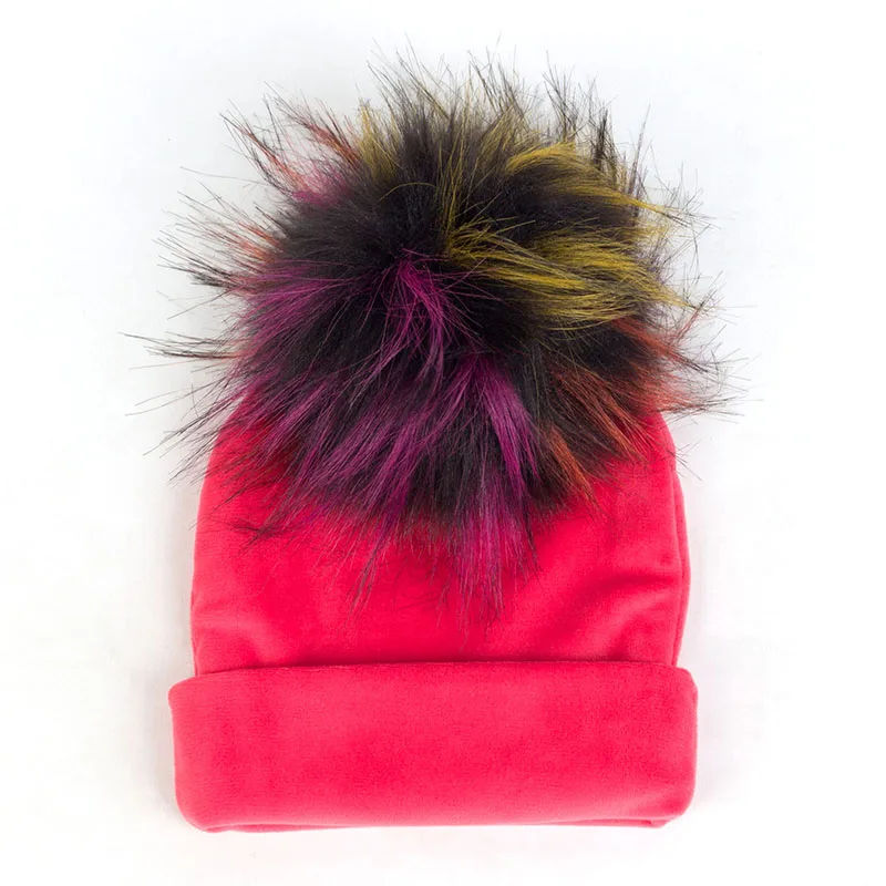 Новинка; зимние плотные теплые бархатные шапочки для маленьких мальчиков и девочек; мягкие хлопковые шапочки с помпоном из искусственного меха для малышей - Цвет: Watermelon Red23