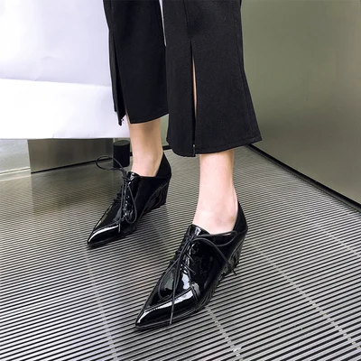 

2019 spring new deep mouth pointed wedge single shoes women's high heel patent leather lace with a pair of shoes wearing soft bo