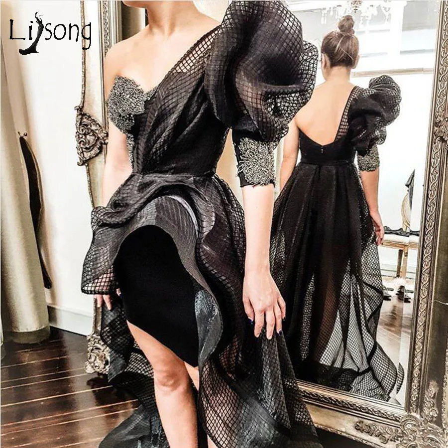 Sexy Zwarte Netto Tutu Hoge Lage Prom Dresses 2020 Een Schouder Ruches Fashion Prom Jassen Applicaties Backless Vestidos Sexy Zwarte Netto Tutu Hoge Lage Prom Dresses 2020 Een Schouder Ruches Fashion Prom Jassen Applicaties Backless Vestidos