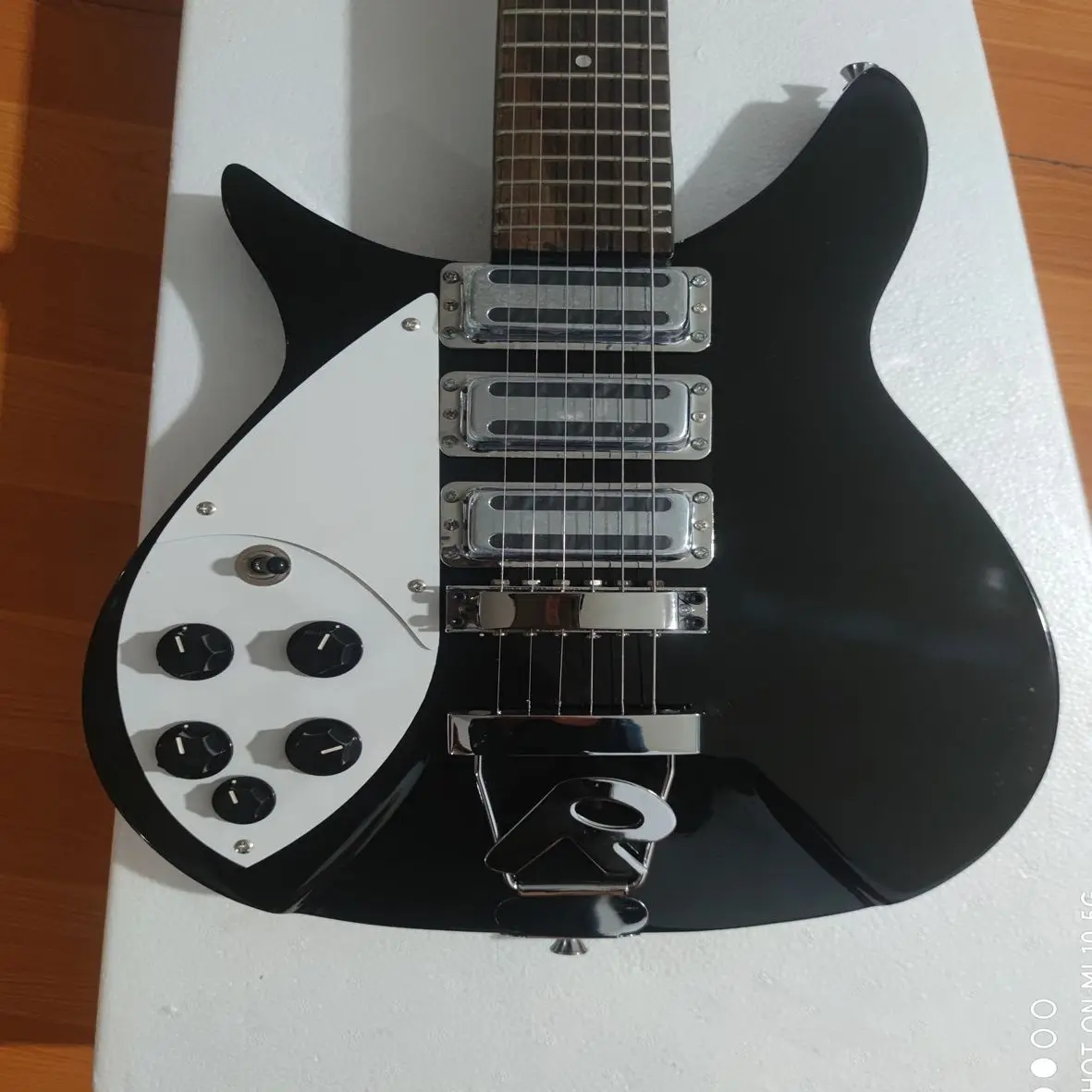 

High quality ricken 325 left hand electric guitar, black paint, customizable, free delivery