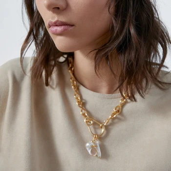 

Dvacaman 2020 Conch Pendant Necklace for Women Long Gold Color Metal Link Chain Statement necklace Simulated Pearl Party Jewelry