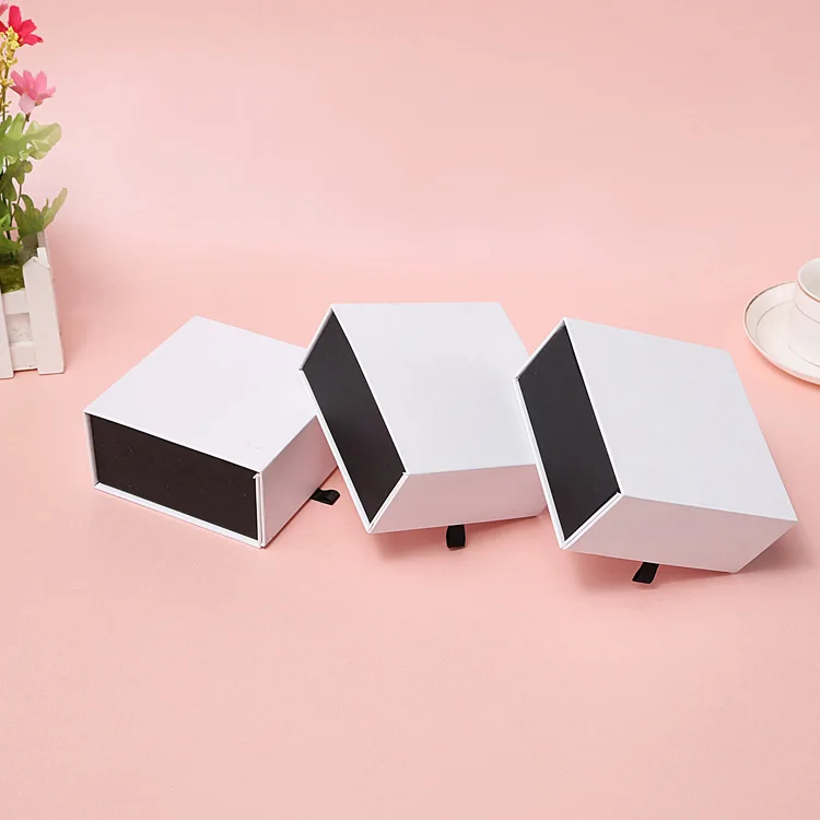 Custom printing wholesale white gift magnetic white Arabic cosmetic packaging perfume box 2
