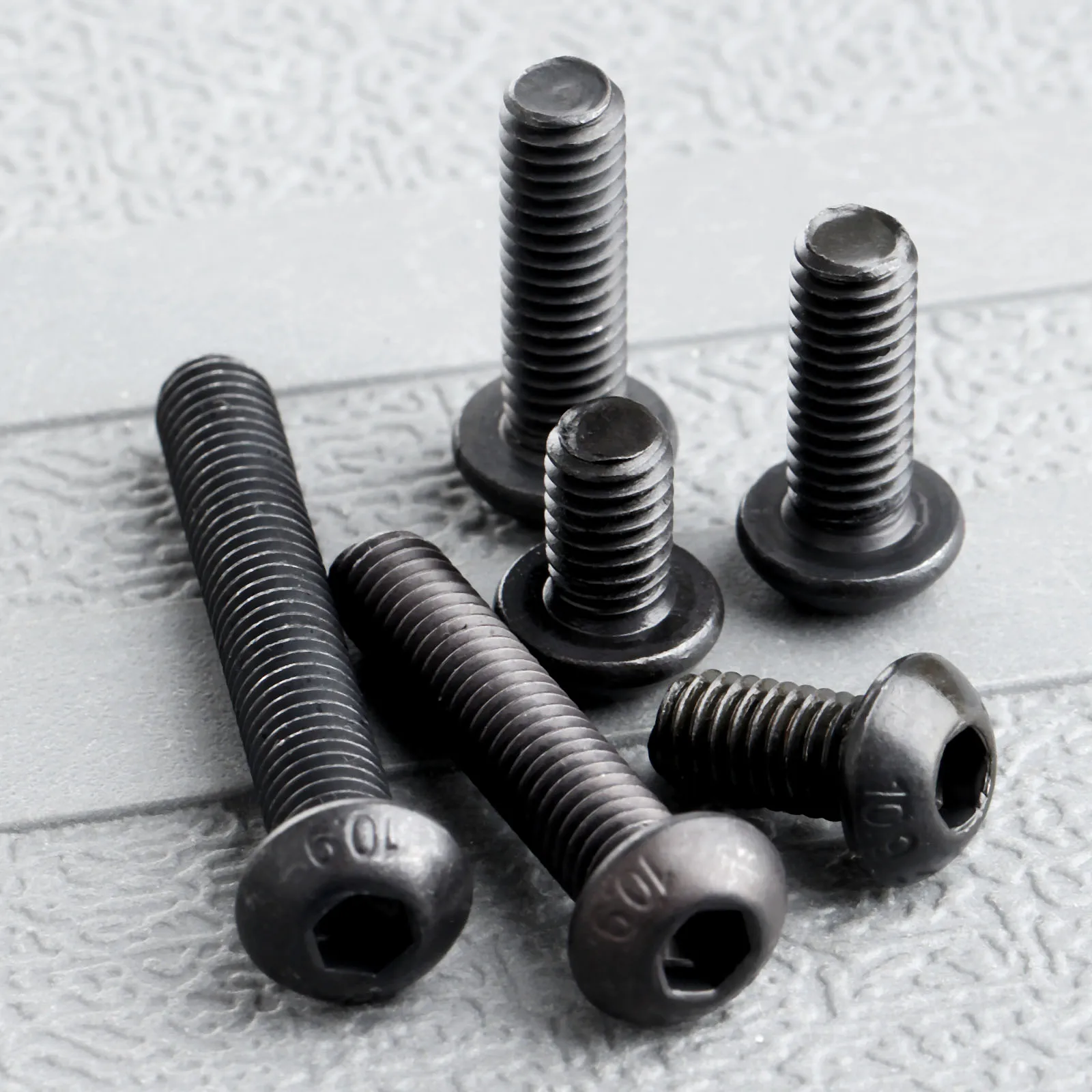 

50Pcs M6 Alloy Steel Screws Hex Socket Round Head Cap Black Screw Furniture Fastener Bolt M6 * 16mm/20mm/30mm/40mm
