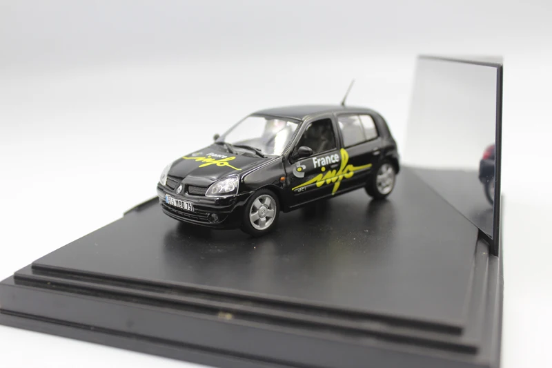 1:43 Megane 2006 литая под давлением Модель автомобиля игрушки Металлическая Модель автомобиля оригинальная коробка