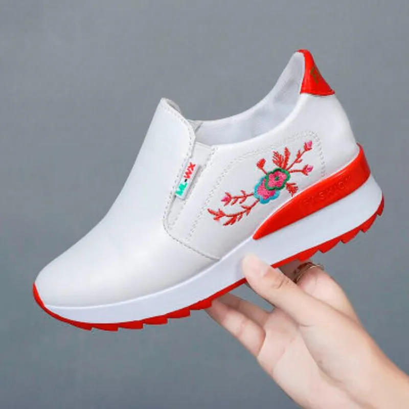 NEW Brand Women Casual Shoes Woman Sneakers Fashion Breathable PU Leather Platform White Women Shoes Soft Footwears Embroidered 