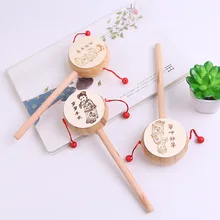 Деревянные белые деревянные барабаны и погремушки до 20 см и 3 встряхнуть детская Традиционная игрушка киоски и продать их оптом