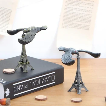 

Aluminum Alloy Eiffel Tower with A Balance Eagle Tabletop Decor Creative Eiffel Tower Home Decor Children's Gift Baby Speelgoed
