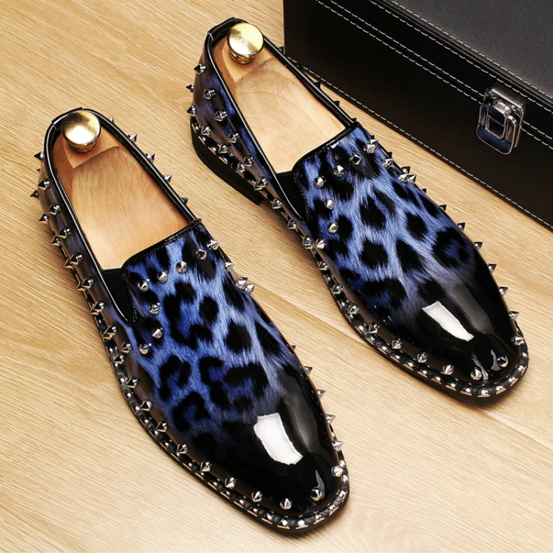 

mens luxury fashion party nightclub dresses bright patent leather shoes slip-on oxfords rivets shoe breathable loafers sapatos