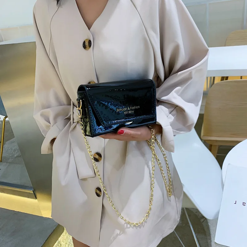 

On the new patent leather bright chain bag 2019 summer new tide Korean version of small square bag shoulder Messenger bag