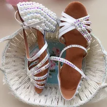 Белые Перламутровые туфли для латинских танцев; обувь для латинских танцев для девочек; детская танцевальная обувь с мягкой подошвой и бриллиантами