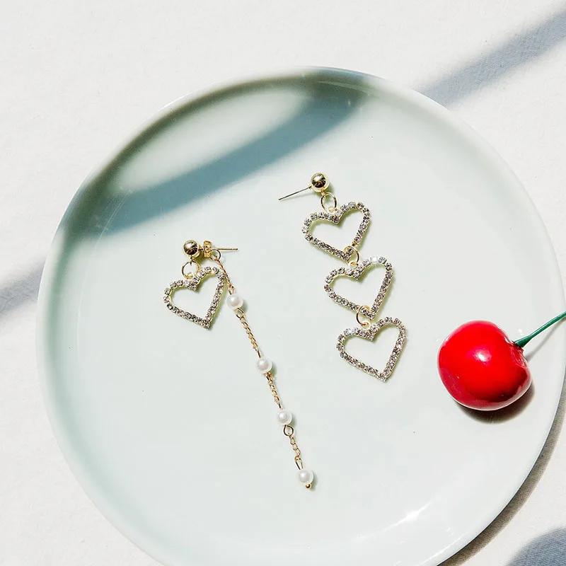 

Korean Trend Heart-shaped Hollow out Pendant Fashion Stud 2020 New girl imitation pearl Tassel Asymmetric creative love earrings