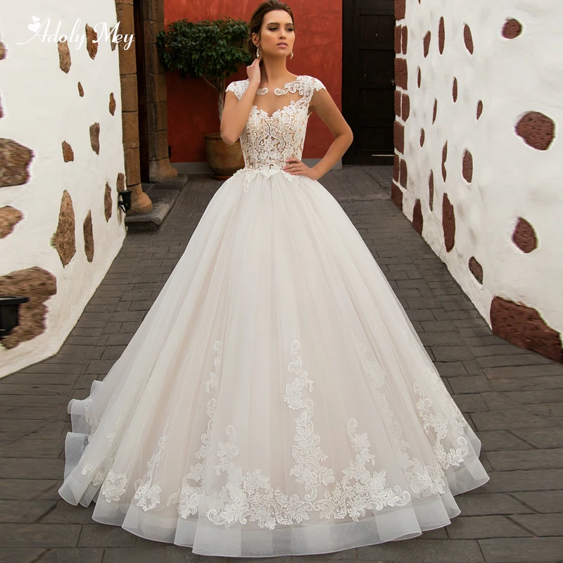 

Adoly Mey Design Elegant O-Neck Button A-Line Wedding Dresses 2020 Gorgeous Court Train Appliques Cap Sleeve Vintage Bride Gown