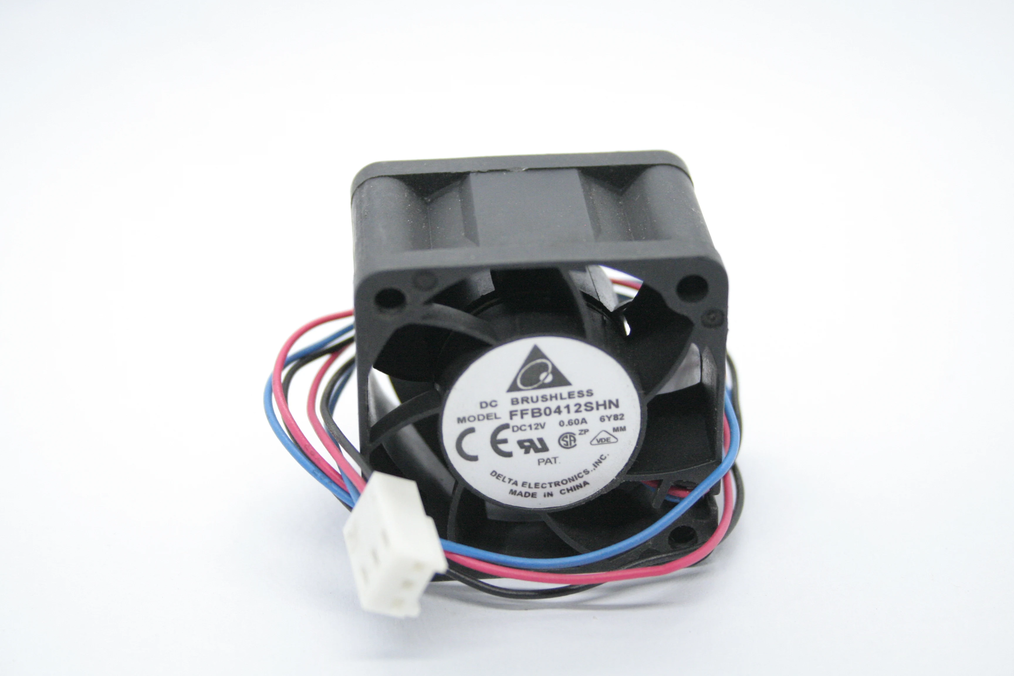 Delta FFB0412SHN 4028 40x40x28 мм 4 см DC 12V с трапециевидным силуэтом и ШИМ или 3 линии инвертор