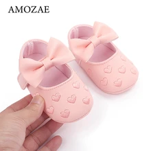 Zapatos de cuero PU para niñas recién nacidas, calzado de princesa con bordado de lazo de amor, zapatos de suela blanda para niños pequeños