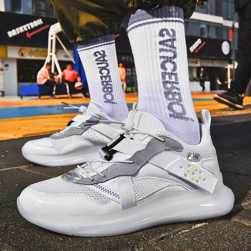 

Классные Роскошные Дизайнерские мужские кроссовки, повседневная обувь для баскетбола и бега, теннисная обувь с полноразмерной воздушной подушкой, белые черные мужские прогулочные туфли