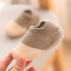 Chaussettes de sol pour bébé avec couleur assortie, chaussures mignonnes, à semelles souples, adaptées aux garçons et filles, premiers pas 