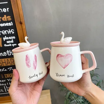 

Pink and lovely swan ceramic With Lid Large Capacity Animal Mugs creative Drinkware Coffee Tea Cups Valentines Day milk cup