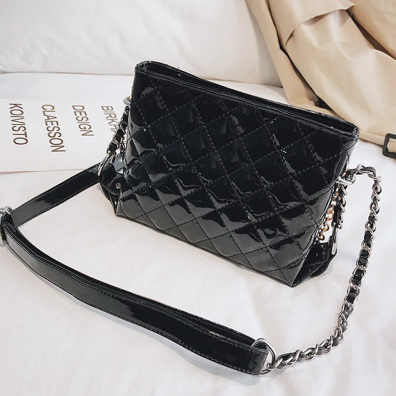

2019 New Style Early Spring Oil Wax Leather Rhombus Bucket Bag Lock Shoulder Oblique WOMEN'S Bag