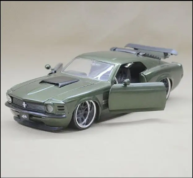 1:24 Ford Mustang 1970 модель автомобиля из сплава, раздвижные функциональные игрушки, детская коллекция подарков, горячая распродажа - Цвет: Зеленый