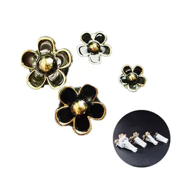 

4 Pcs/set Car Perfume Outlet Vent Clip Daisy Shape Vehicle Aromatherapy Clamp Q9QD