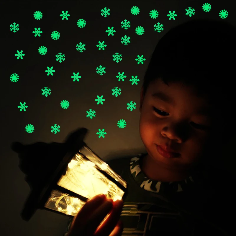 

50Pcs Snowflake Wall Sticker Glowing Decor In The Dark DIY Bedroom Ceiling Fluorescent Decal Home Star Dots Home Party Decor