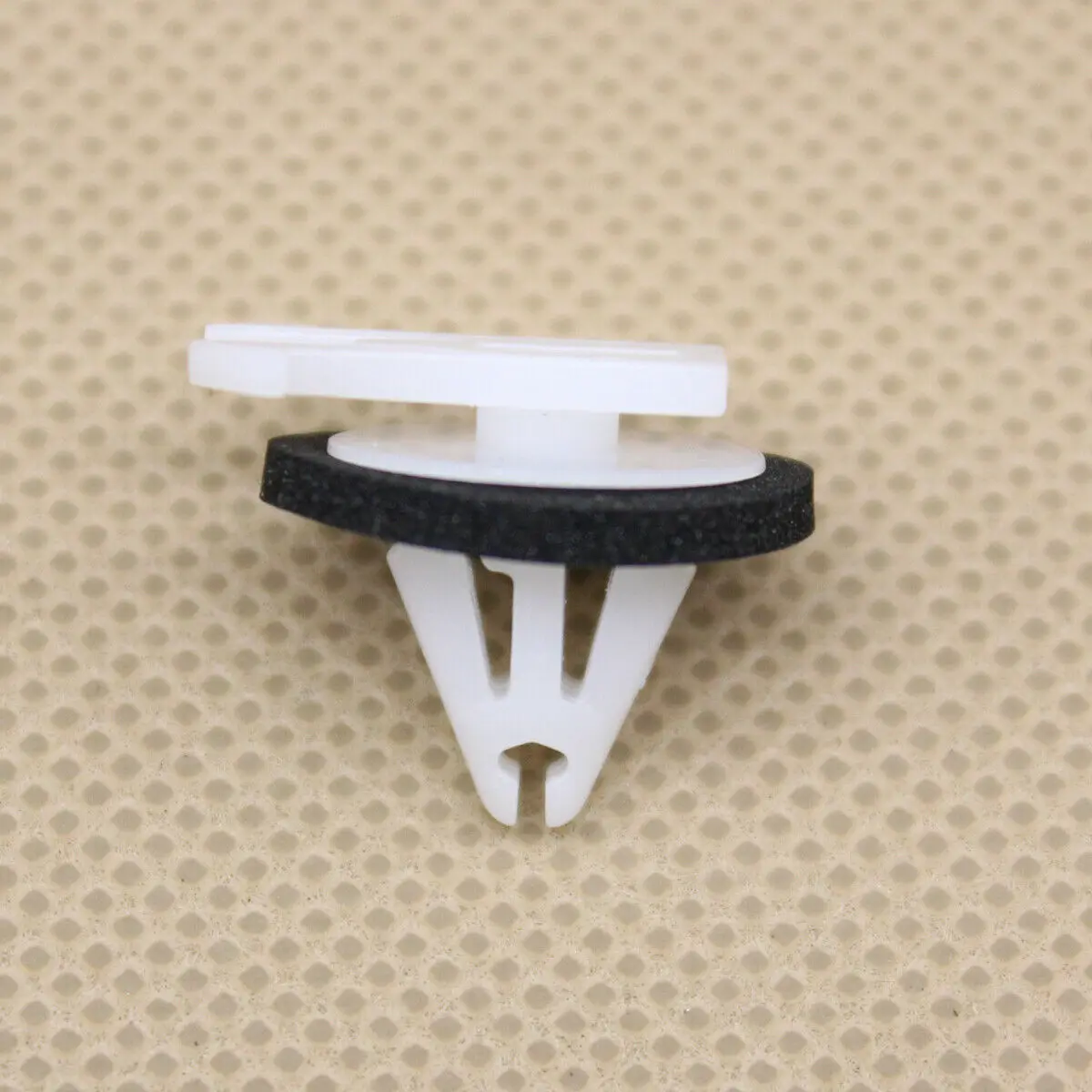 

10pcs White Nylon Moulding Clips Retainer Fastener Screws Grommet for GM Cadillac Chevrolet Fits Into 8mm Hole 11611375