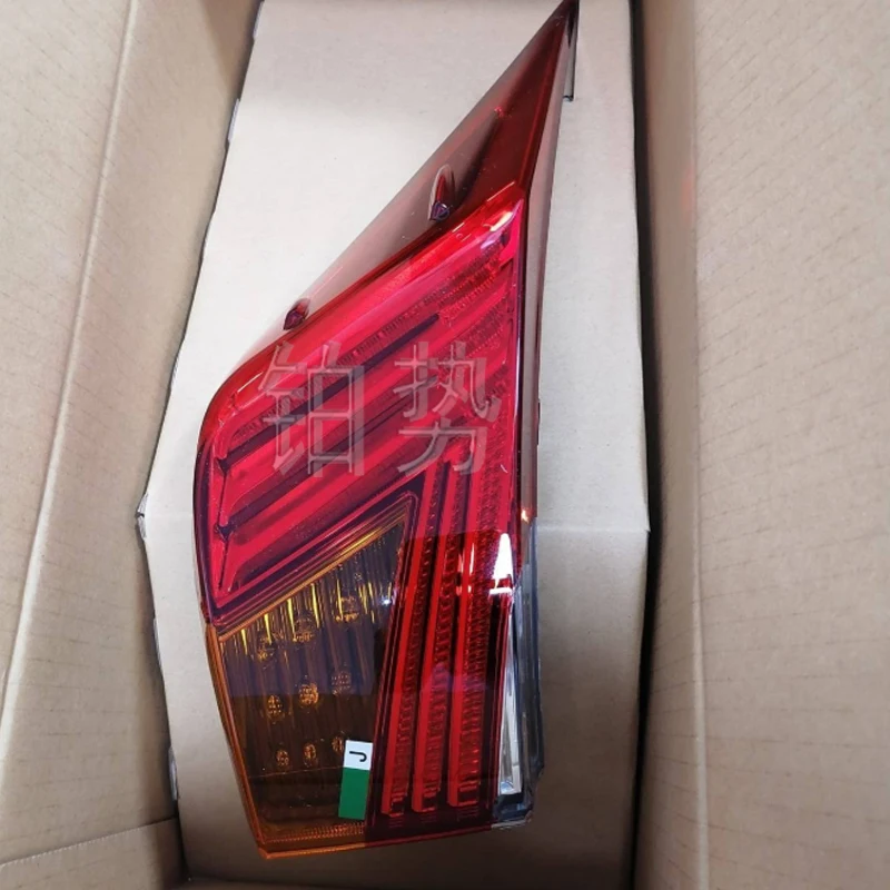 

Car Rear combination lamp shade and body 2017-Lex usIS 300F SPO RT brake light reversing light anti-collision light tail light