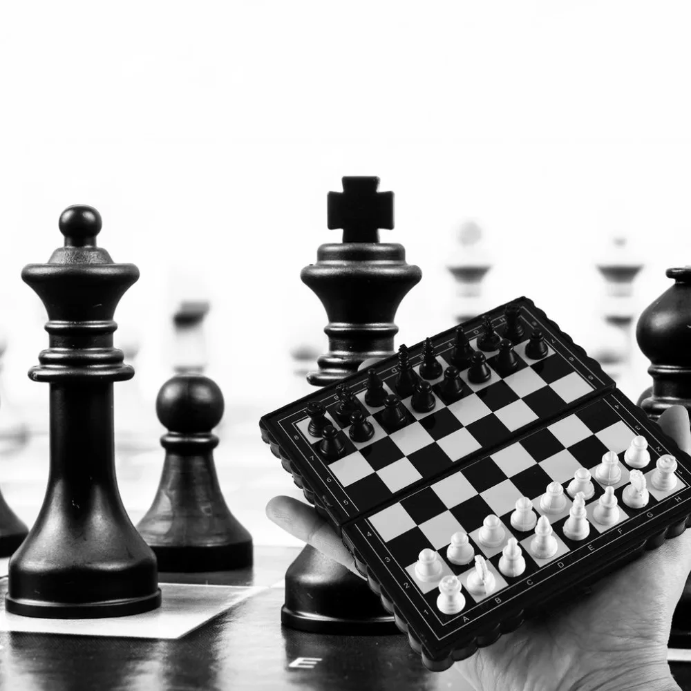 

1set Mini Chess Folding Magnetic Plastic Chessboard Board Game Portable Kid Toy 2019 Drop Shipping