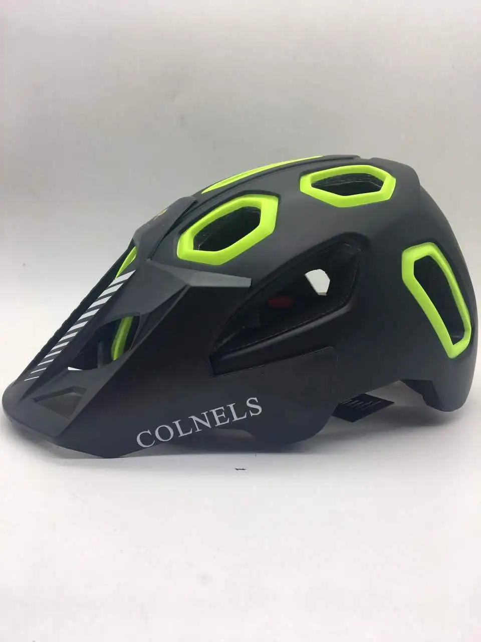 

Riding Helmet Integrally Molded Cycling Cap Equipment Mountain Bike Helmet Men And Women Helmet Light