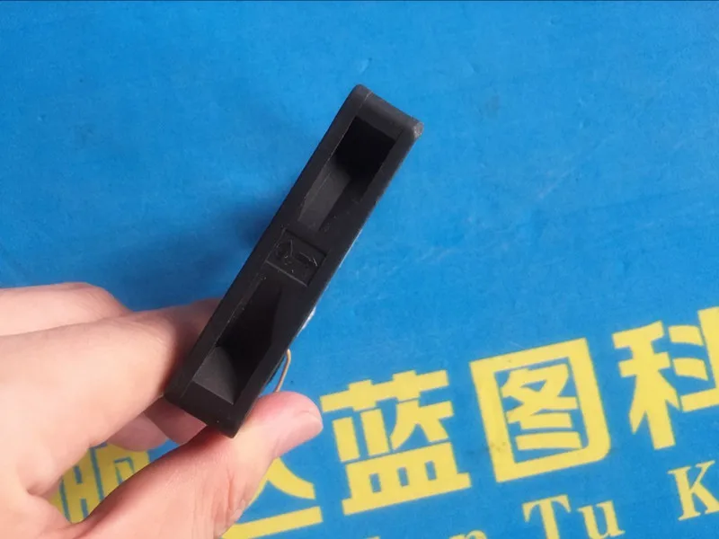 12, где v0 AVC DE07015T12U 7 см/7015 см. 7 шасси ЦП сервера охлаждающими вентиляторами