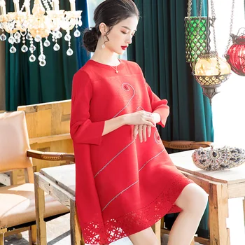 

Plus Size Dress Women 2020 Spring Summer Elastic Loose Miyake Pleated Round Neck Beading Embroidered 3/4 Sleeve Red Dress