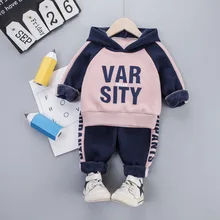 Комплект теплой одежды с капюшоном для маленьких мальчиков и девочек, Детский костюм с надписью, бархатный утепленный осенне-весенний Детский комплект