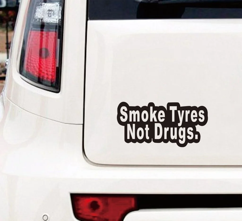 SMOKE TYRES NOT DRUGS компьютерный бампер стикер Забавный Дрифт JDM матовый черный