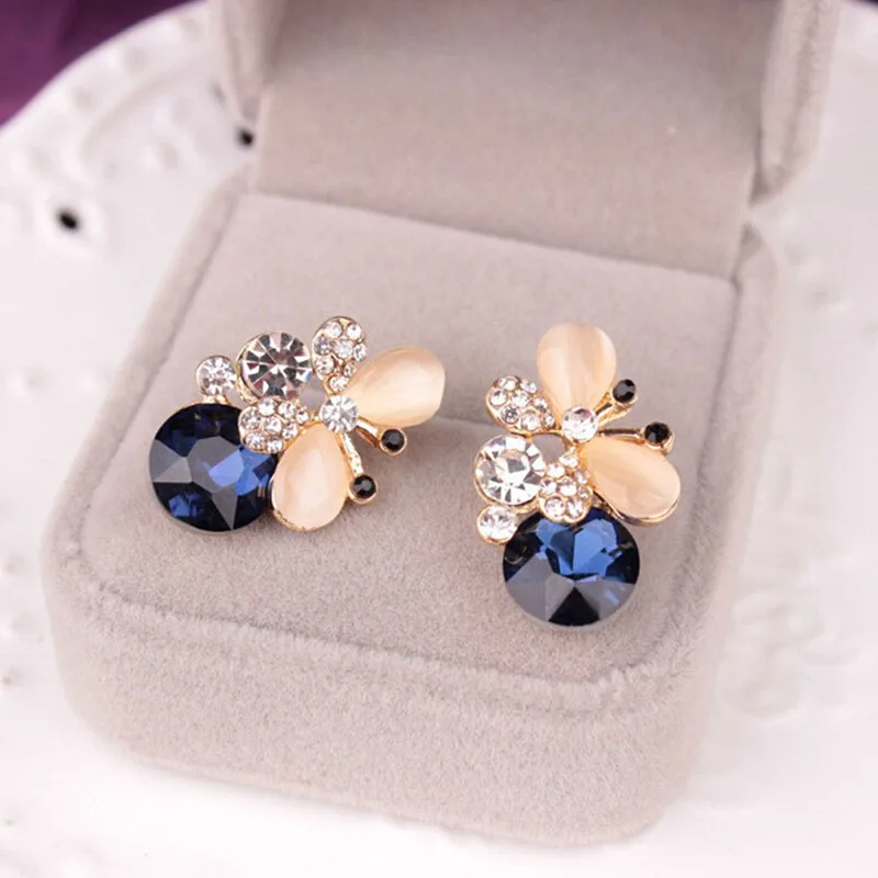 

2019 New Trendy Elegant And Cute Rhinestone Butterfly Animal Stud Earrings Asymmetric Female Cat Eye Crystal Metal Jewelry