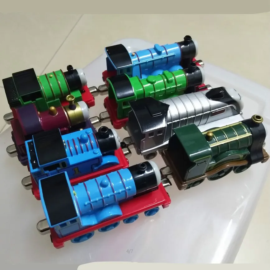 1121