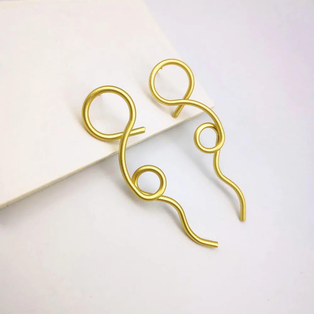 

Fashion Luxury Design Irregular Woman Long Earrings Spiral Golden Geometric Earrings Exaggerated Earrings for Women Jewelry