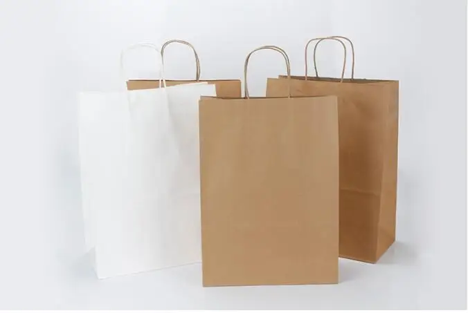 10 шт./партия белая крафт-бумага сумка с ручками Свадебная вечеринка сумка модная одежда подарки упаковочная сумка