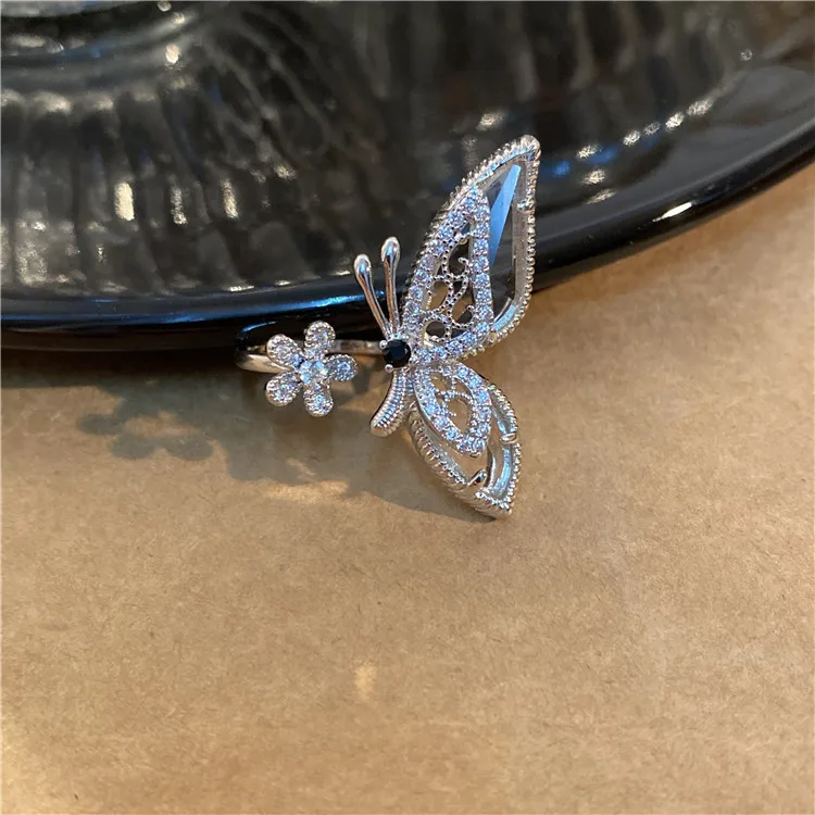 

Luxury Zircon Micro-inlaid Butterfly Opening Ring Design Retro Ladies Index Finger Rings for Women Wedding Party Jewelry