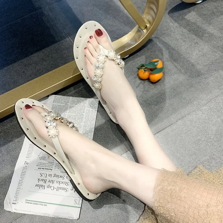 

Flip-flops Women's Outer Wear Versatile Fashion Korean-style Flat Seaside Beach Anti-slip Bath Bathroom Flip-flop Man-made Diamo