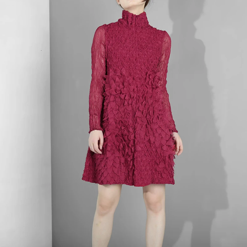 [EAM] New Autumn Winter Stand Collar Long Sleeve Red Stereoscopic Flower Pleated Loose Dress Women Fashion Tide YF38