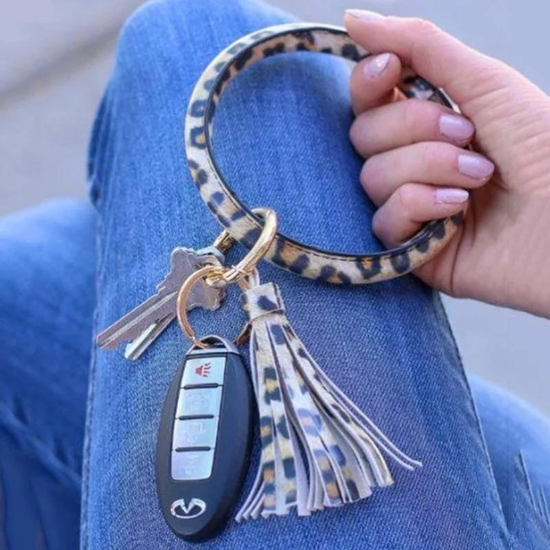 

Leopard Print Leather Bracelet Wristlet Keychain Bangle Big O-ring Keyring Bracelet Holder For Women Men Keychain