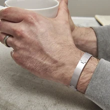 Персонализированные Нержавеющая сталь эластичные браслеты с подвесками Для мужчин ID браслет ремешок для часов гравировка серебряные браслеты в подарок мужу