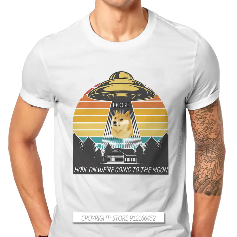 

DOGE HODL On We Going To Moon Мужская футболка Dogecoin криптовалюта майнеры мемы с круглым вырезом Футболка Юмор подарки на день рождения